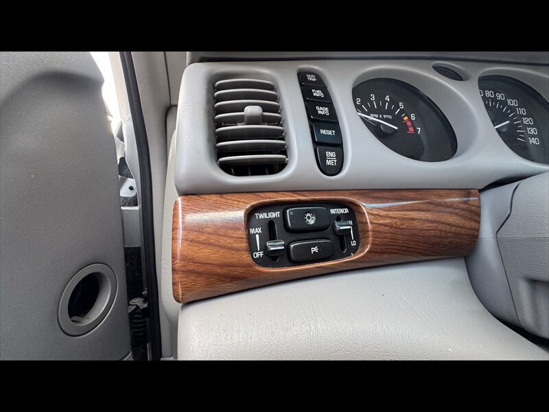 Used 2002 Buick Le Sabre Custom w/ Prestige Pkg FWD image 16