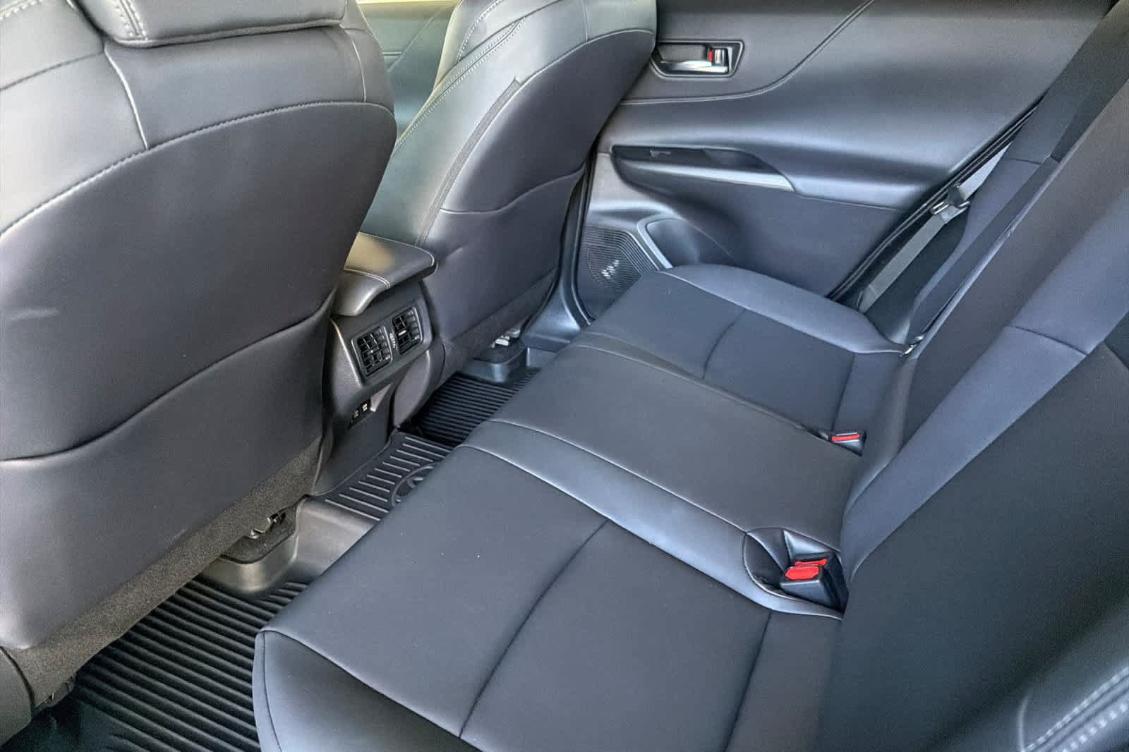 Used 2022 Toyota Venza XLE AWD/4WD image 4