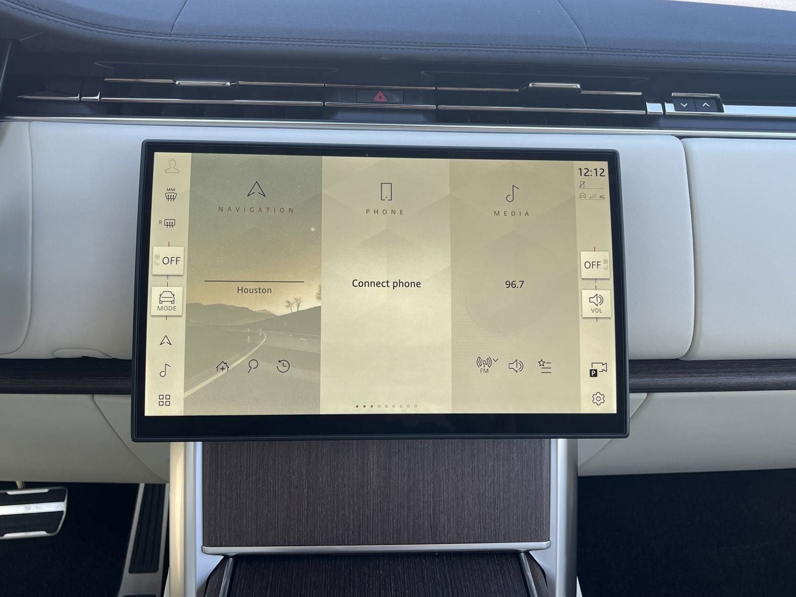 New 2025 Land Rover Range Rover SE image 24