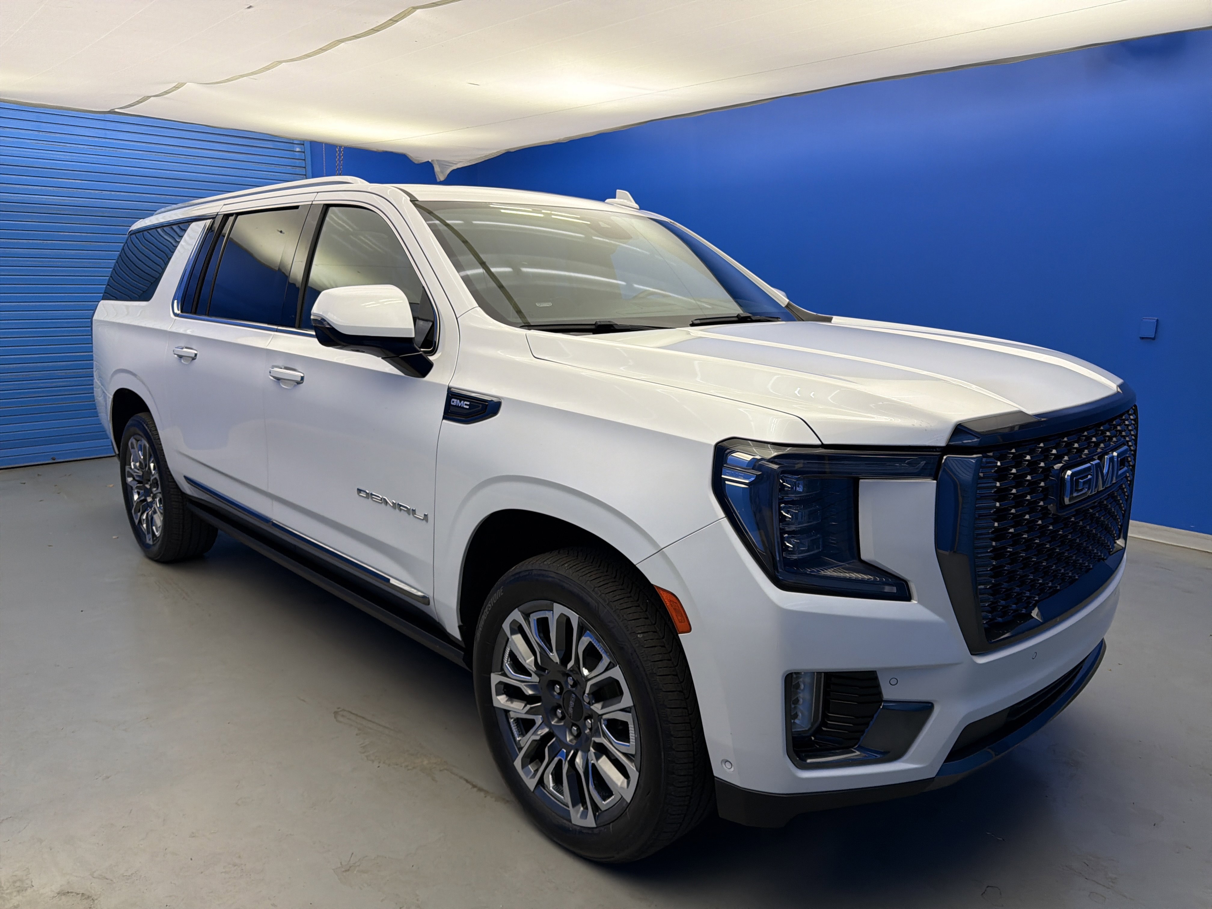Used 2023 GMC Yukon XL Denali Ultimate image 2
