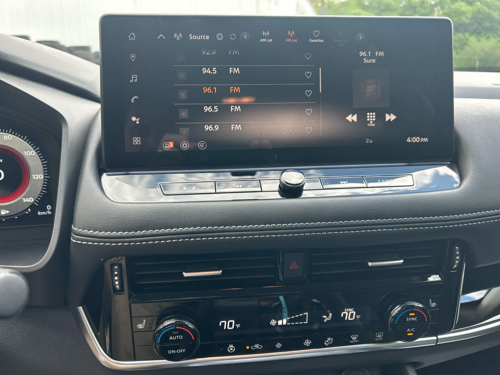 Used 2024 Nissan Rogue SL image 12