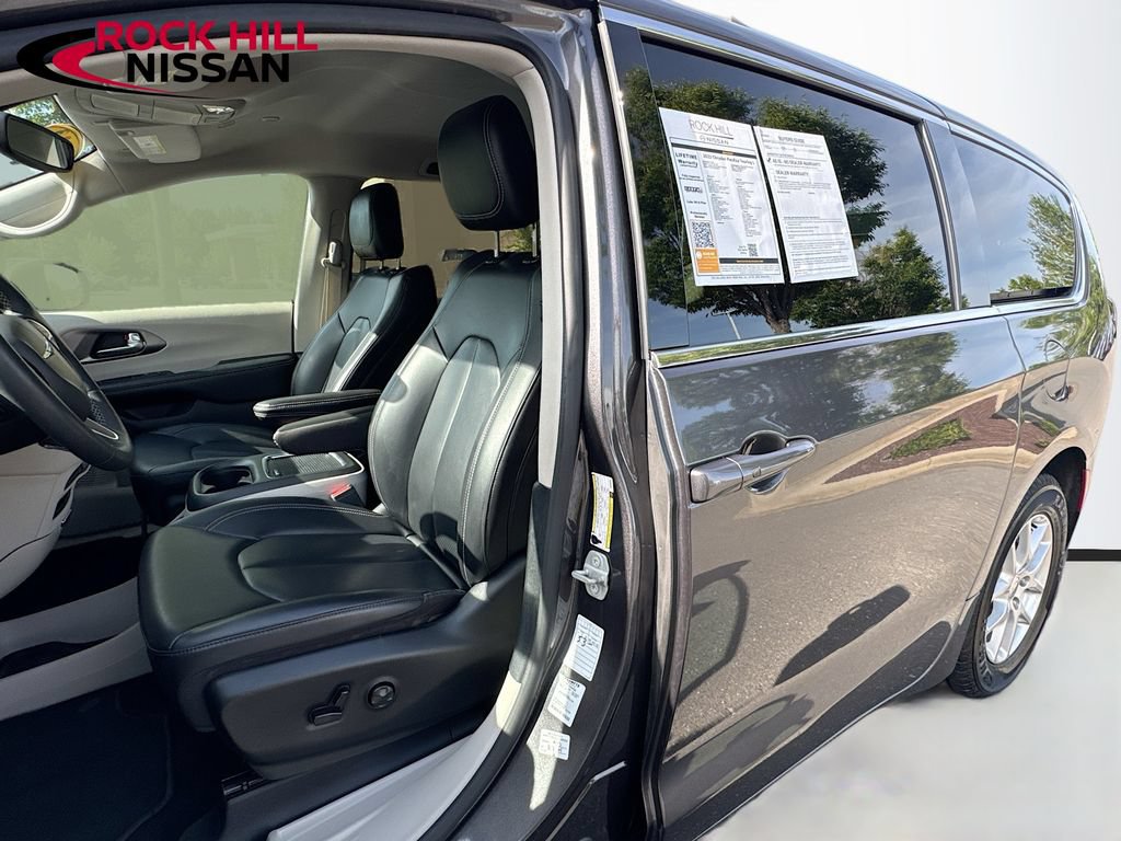 Used 2023 Chrysler Pacifica Touring-L FWD image 20