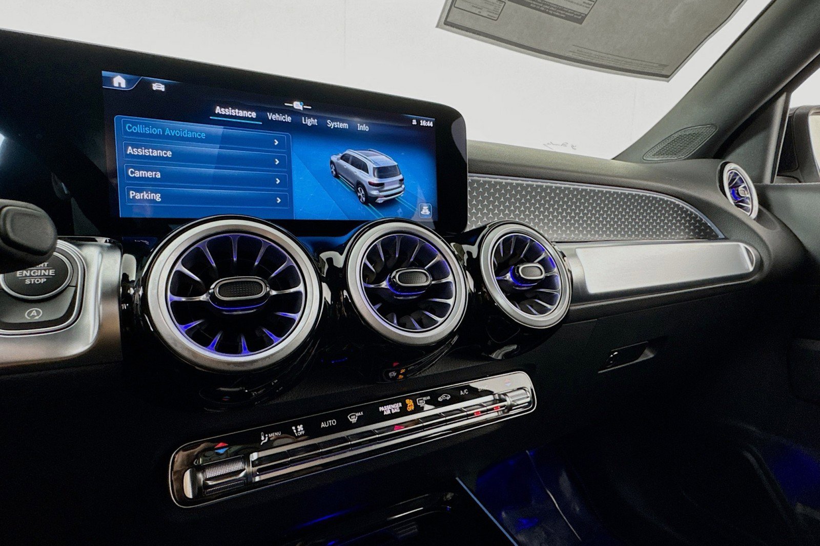 New 2025 Mercedes-Benz GLB 250 image 19