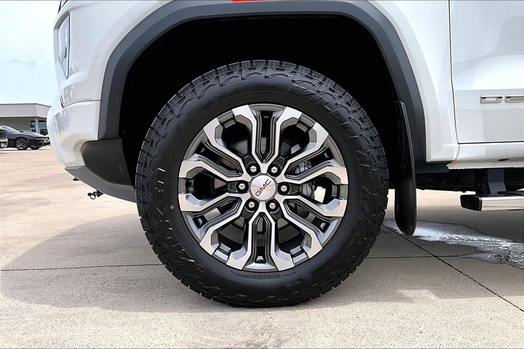 Used 2024 GMC Canyon Denali AWD/4WD image 9
