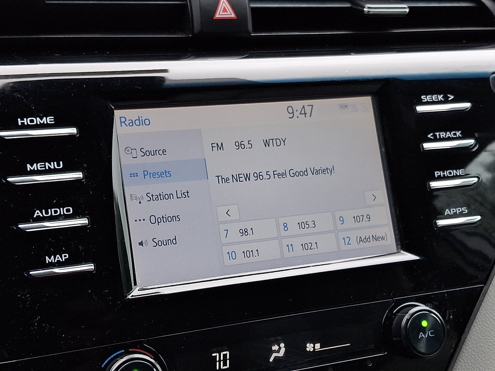 Used 2019 Toyota Camry SE FWD image 17