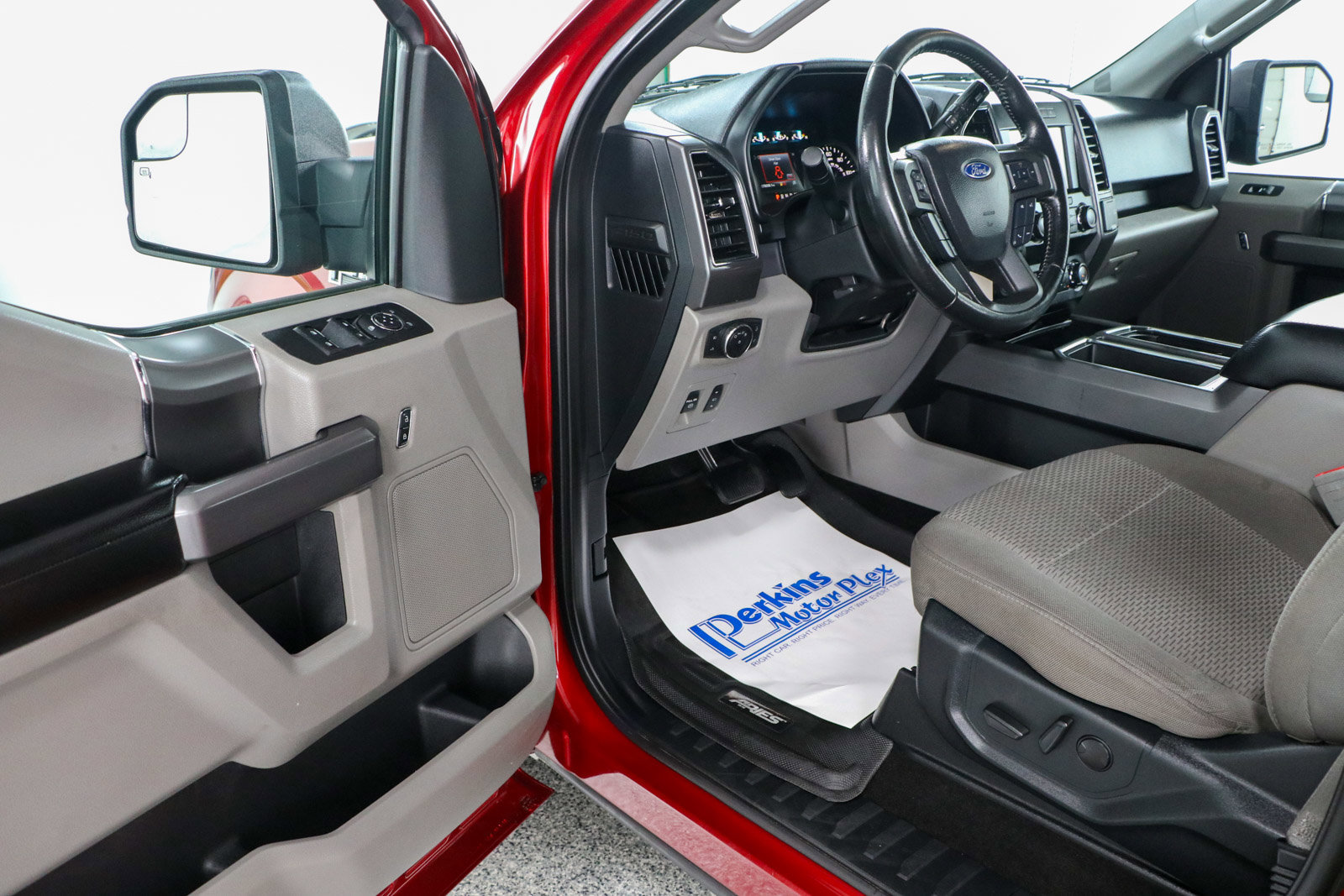 Used 2019 Ford F150 XLT w/ Equipment Group 302A Luxury image 3