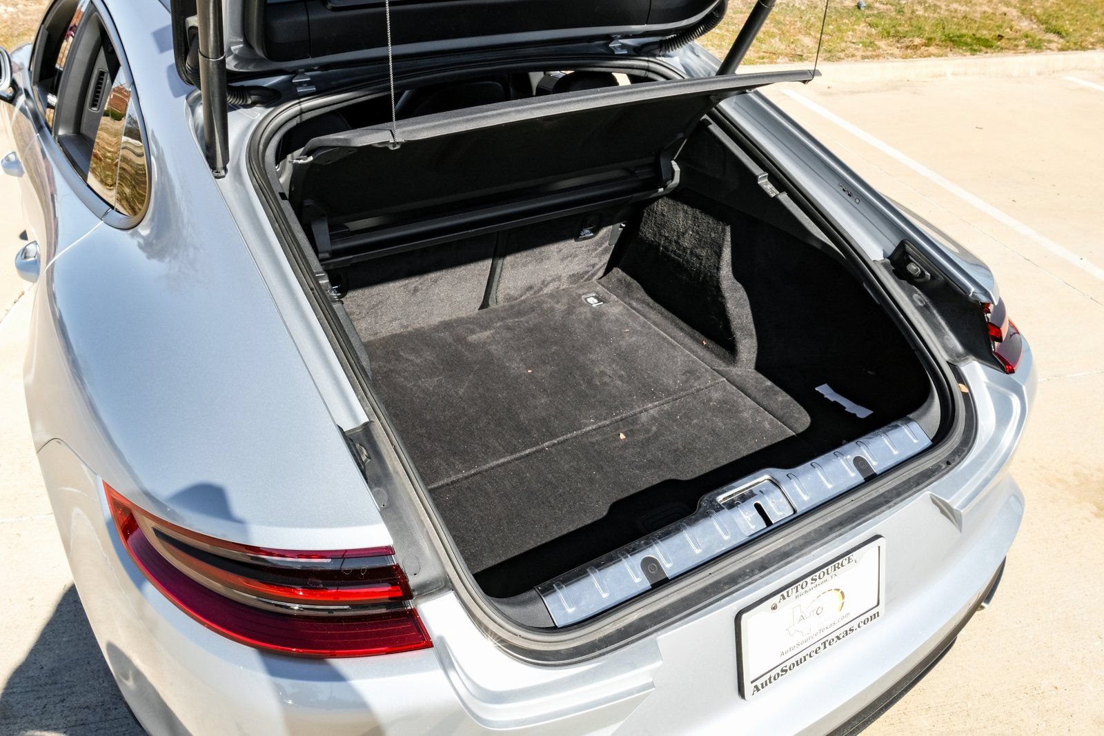 Used 2018 Porsche Panamera 4 AWD/4WD image 47