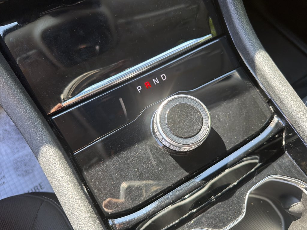 Used 2022 Jeep Grand Cherokee Laredo w/ Luxury Tech Group I AWD/4WD image 32