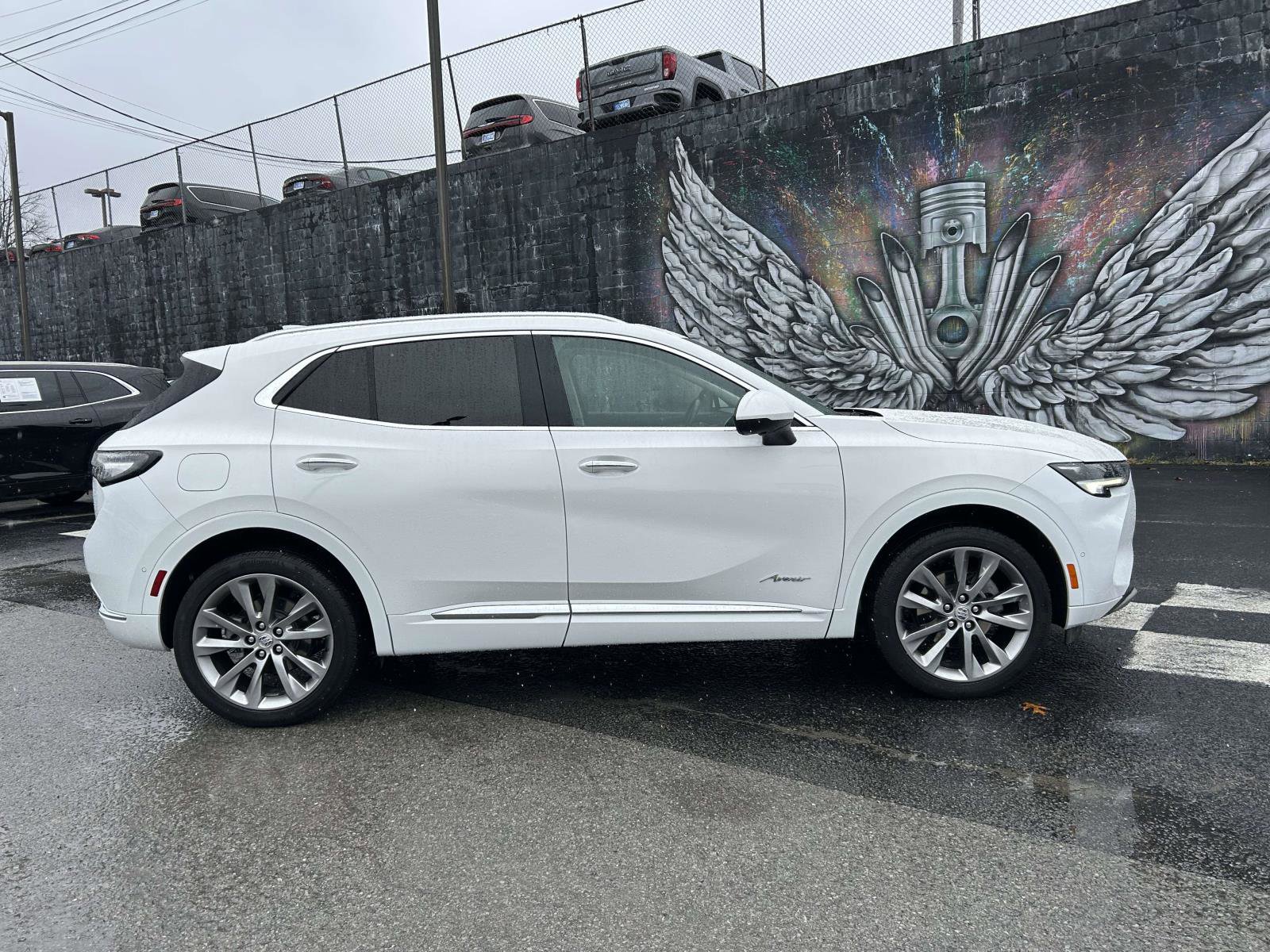 Used 2022 Buick Envision Avenir w/ Technology Package II image 2