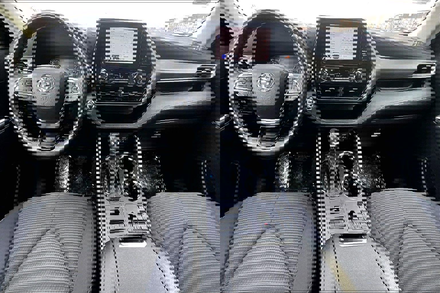 Used 2024 Toyota Highlander LE image 14