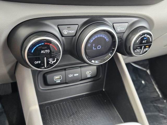 Certified 2025 Hyundai Venue SEL FWD image 17