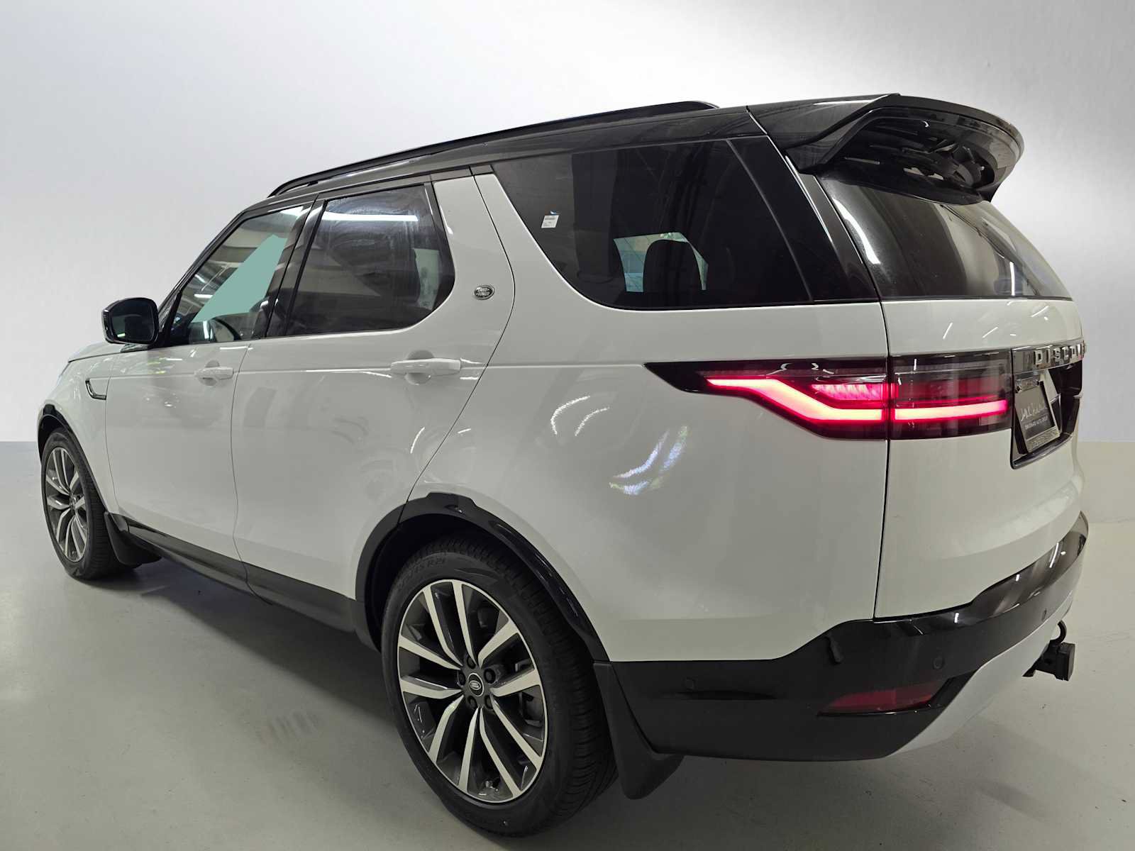 New 2026 Land Rover Discovery Limited Edition AWD/4WD image 3