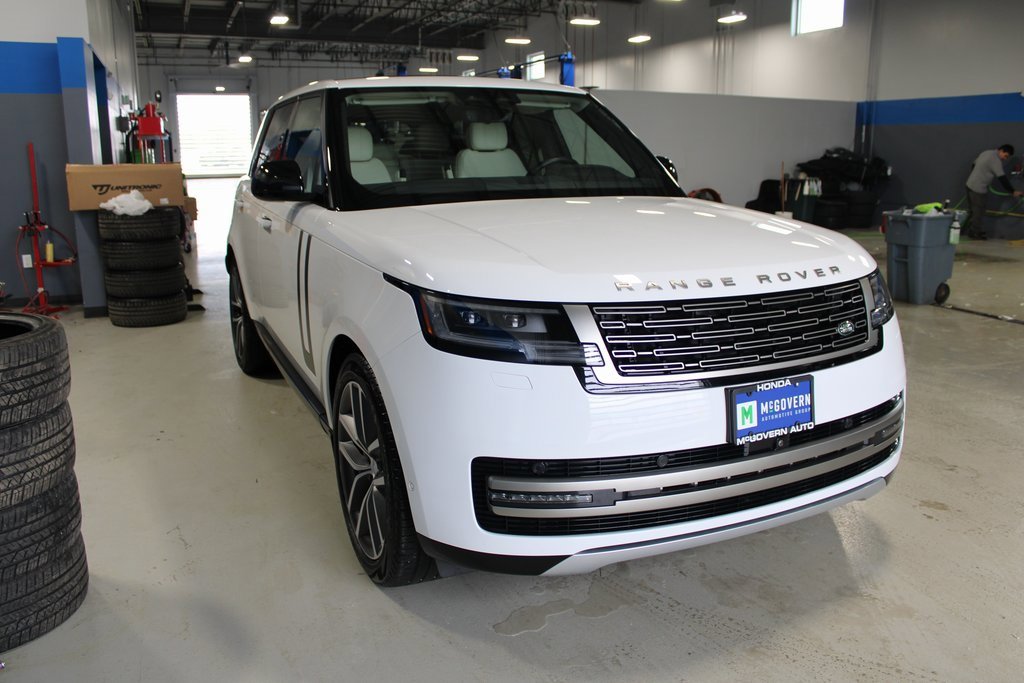 Used 2024 Land Rover Range Rover SE image 4