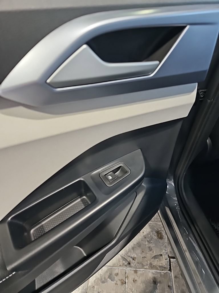 New 2026 Volkswagen Taos SE AWD/4WD image 20