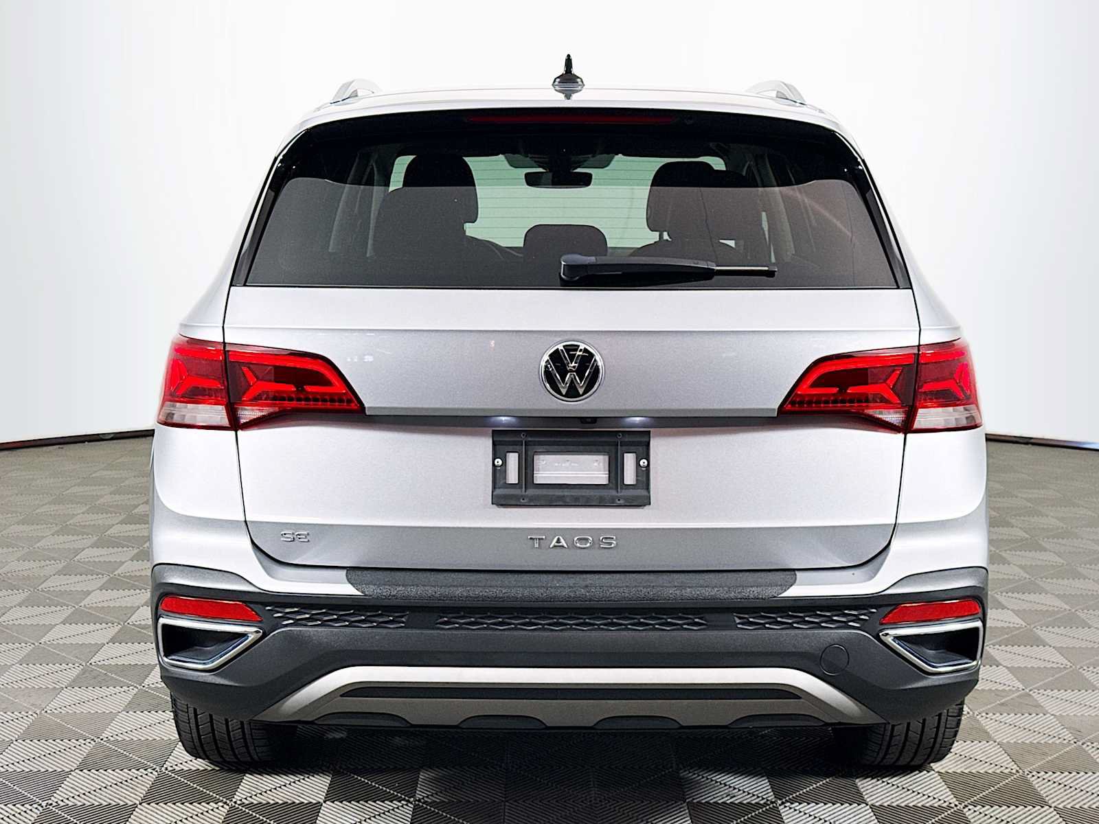 Used 2024 Volkswagen Taos SE FWD image 6