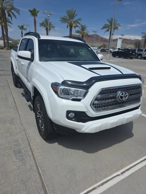 Used 2016 Toyota Tacoma TRD Sport w/ Towing Package RWD image 2
