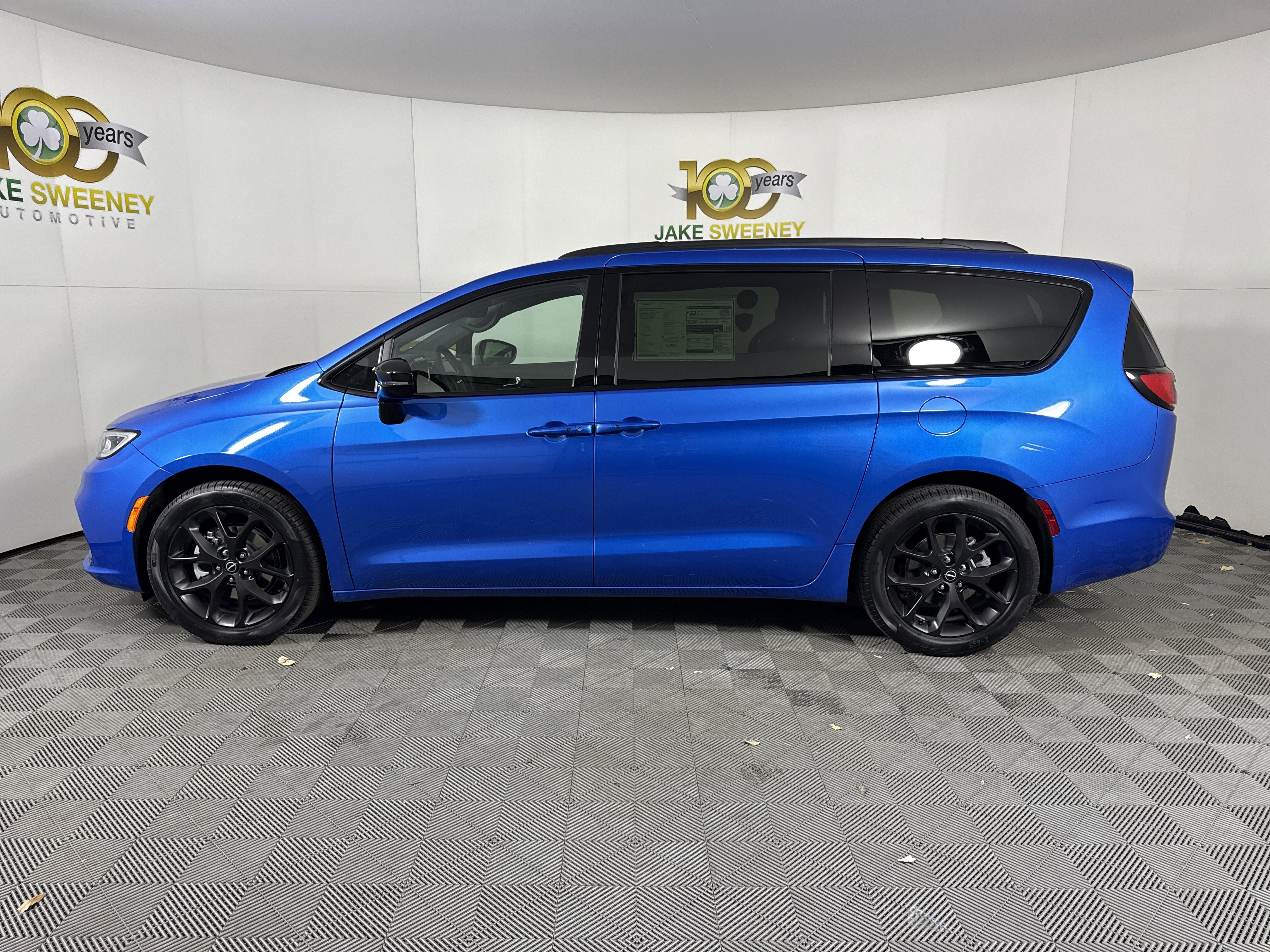 New 2026 Chrysler Pacifica Select image 6