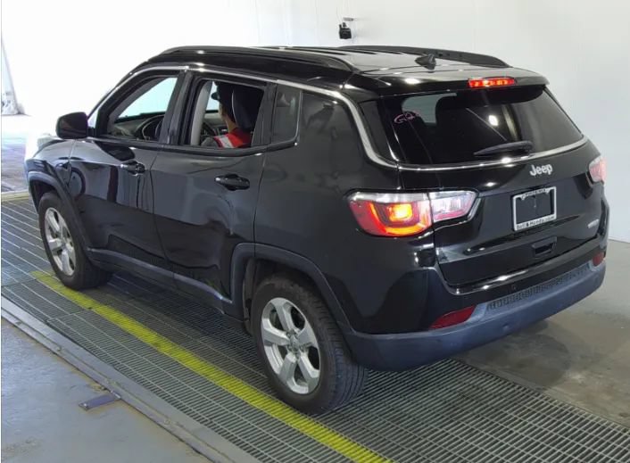 Used 2018 Jeep Compass Latitude w/ Popular Equipment Group FWD image 3