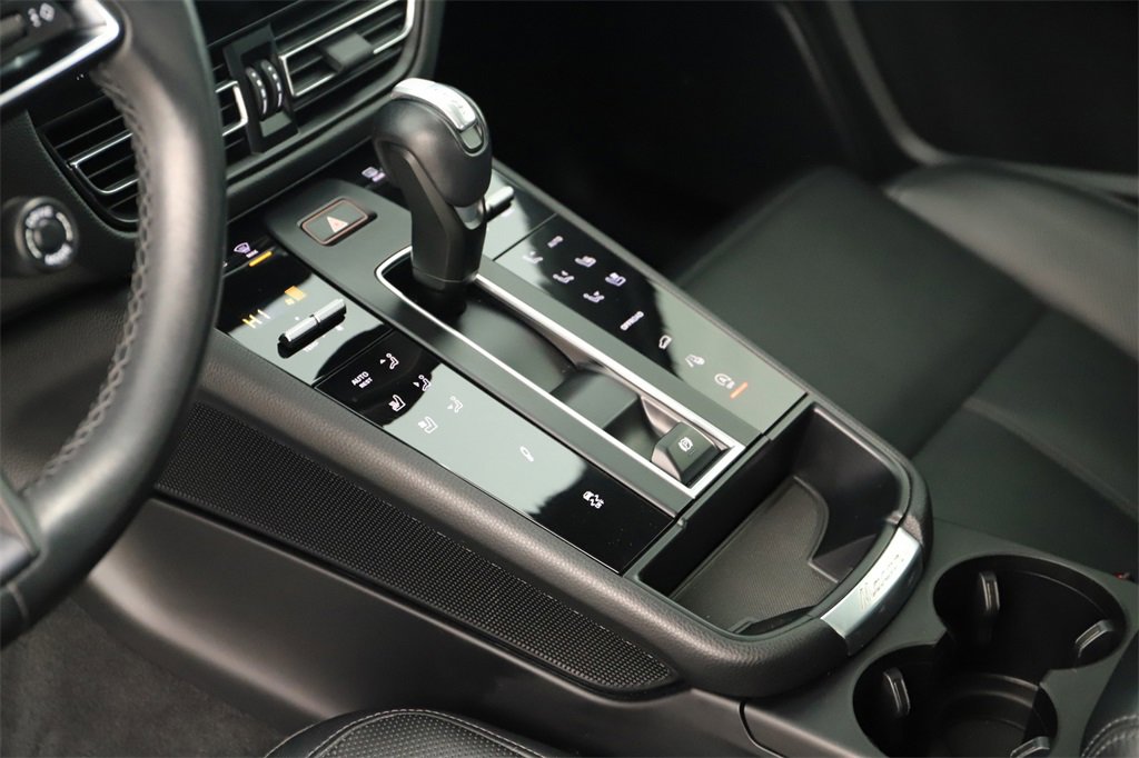 Used 2023 Porsche Macan Turbo image 17
