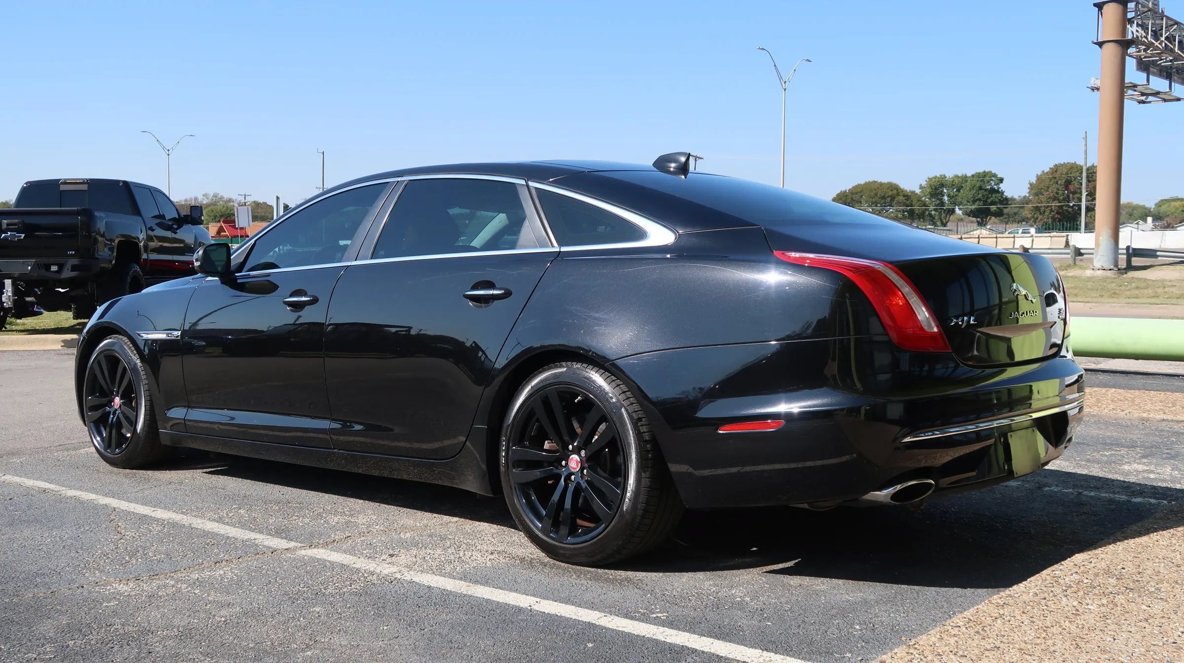 Used 2017 Jaguar XJ L Portfolio AWD/4WD image 12