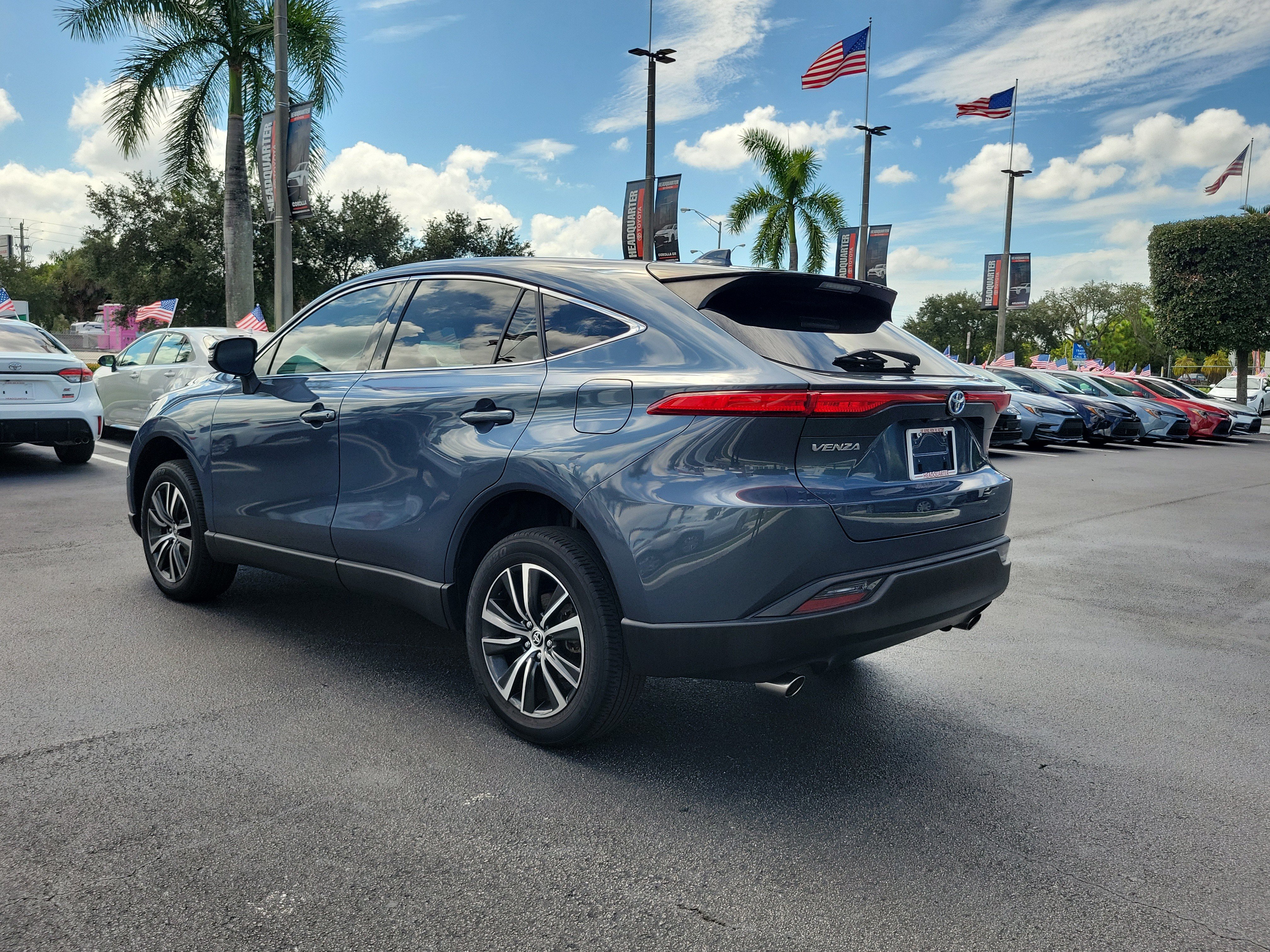 Used 2023 Toyota Venza LE AWD/4WD image 9