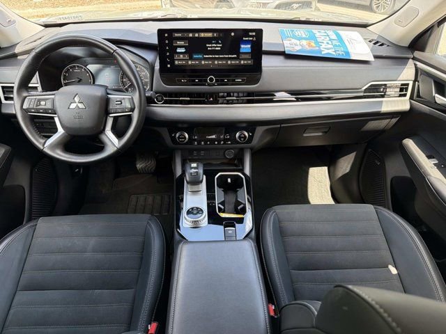 Used 2025 Mitsubishi Outlander SE FWD image 22