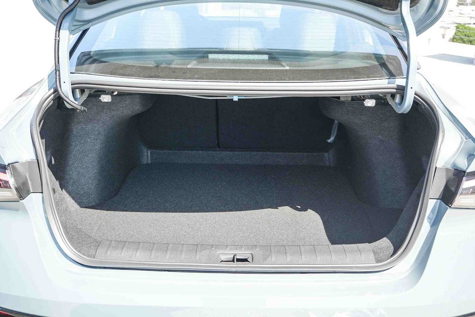 New 2027 Nissan Sentra SR FWD image 12