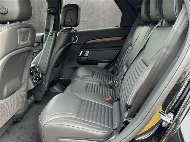 Certified 2024 Land Rover Discovery Dynamic SE image 15