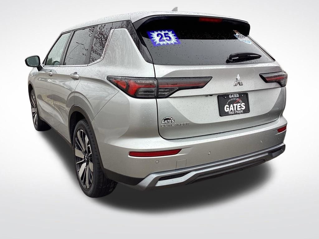 Used 2025 Mitsubishi Outlander AWD image 7