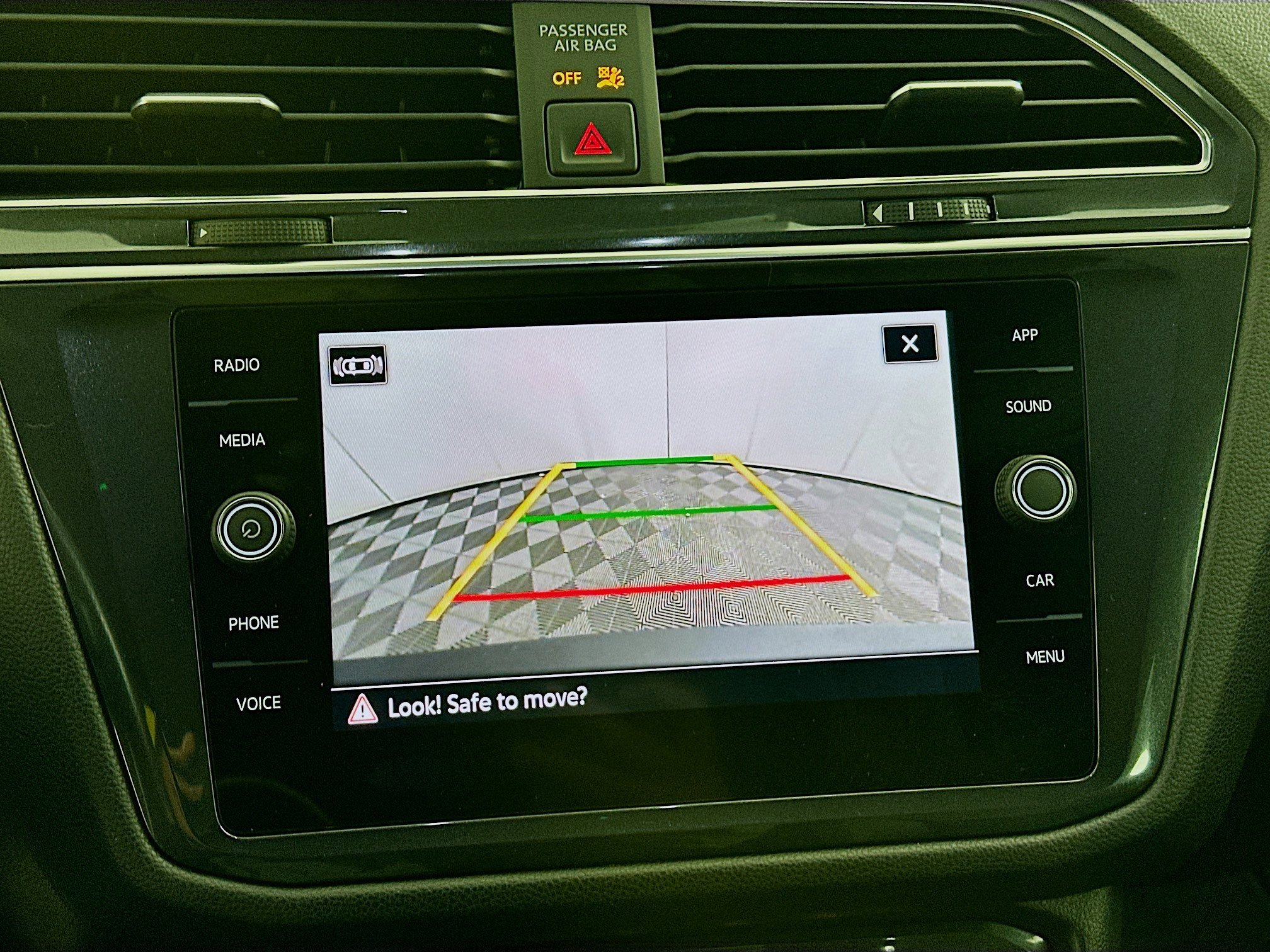 Used 2022 Volkswagen Tiguan SE R-Line image 23