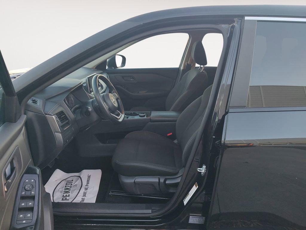 Used 2024 Nissan Rogue S AWD/4WD image 9