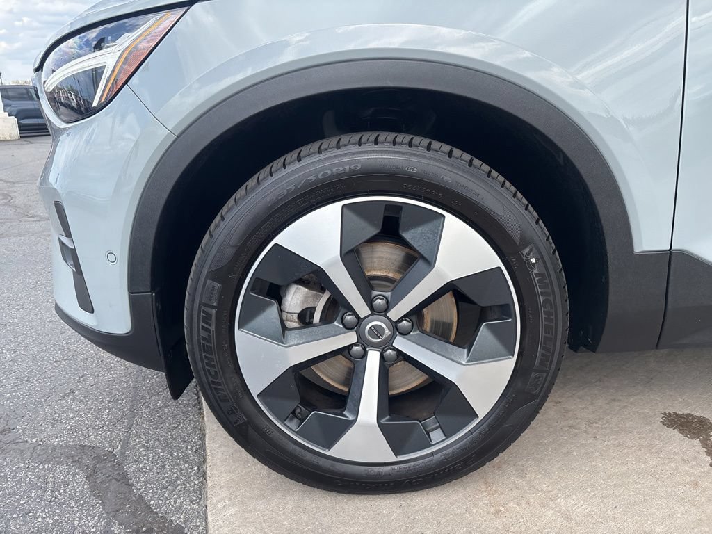 Certified 2024 Volvo XC40 B5 Plus w/ Climate Package AWD/4WD image 13