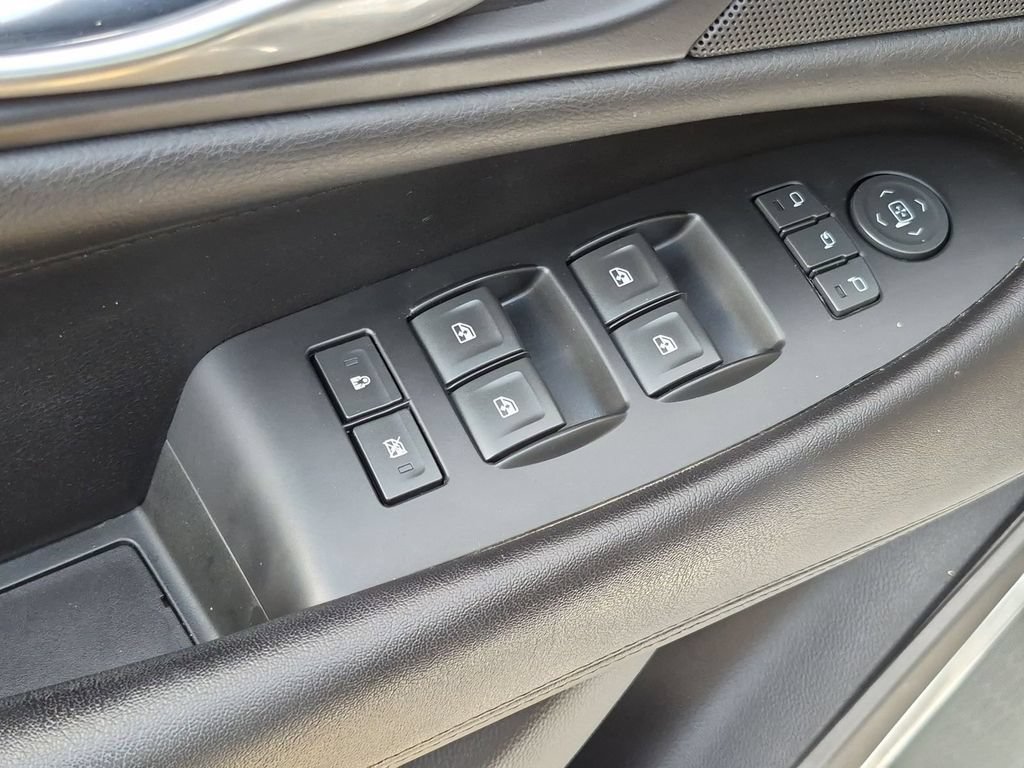 Used 2018 Cadillac Escalade Premium Luxury AWD/4WD image 16