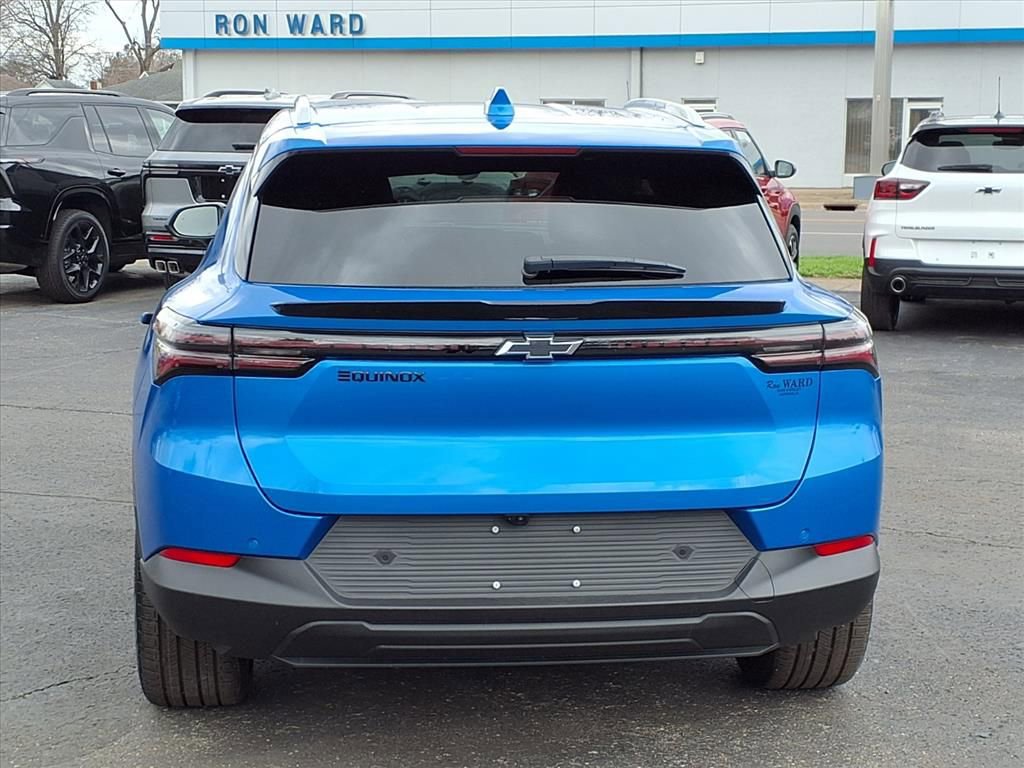New 2026 Chevrolet Equinox EV LT w/ LPO, Blackout Package image 13