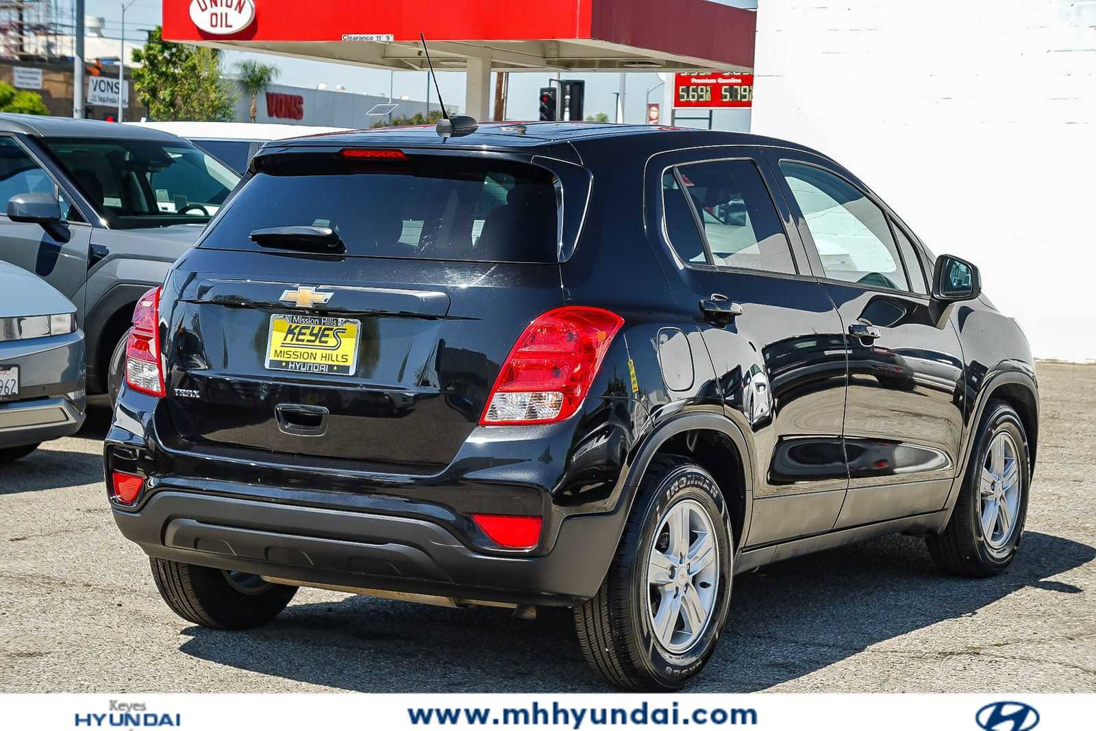 Used 2020 Chevrolet Trax LS w/ Tint and Cruise Package FWD image 4