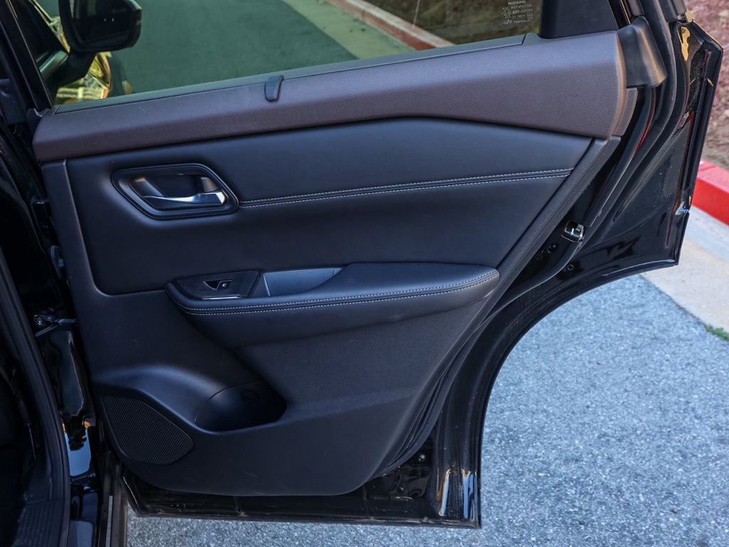 Used 2023 Nissan Rogue SL w/ SL Premium Package image 19