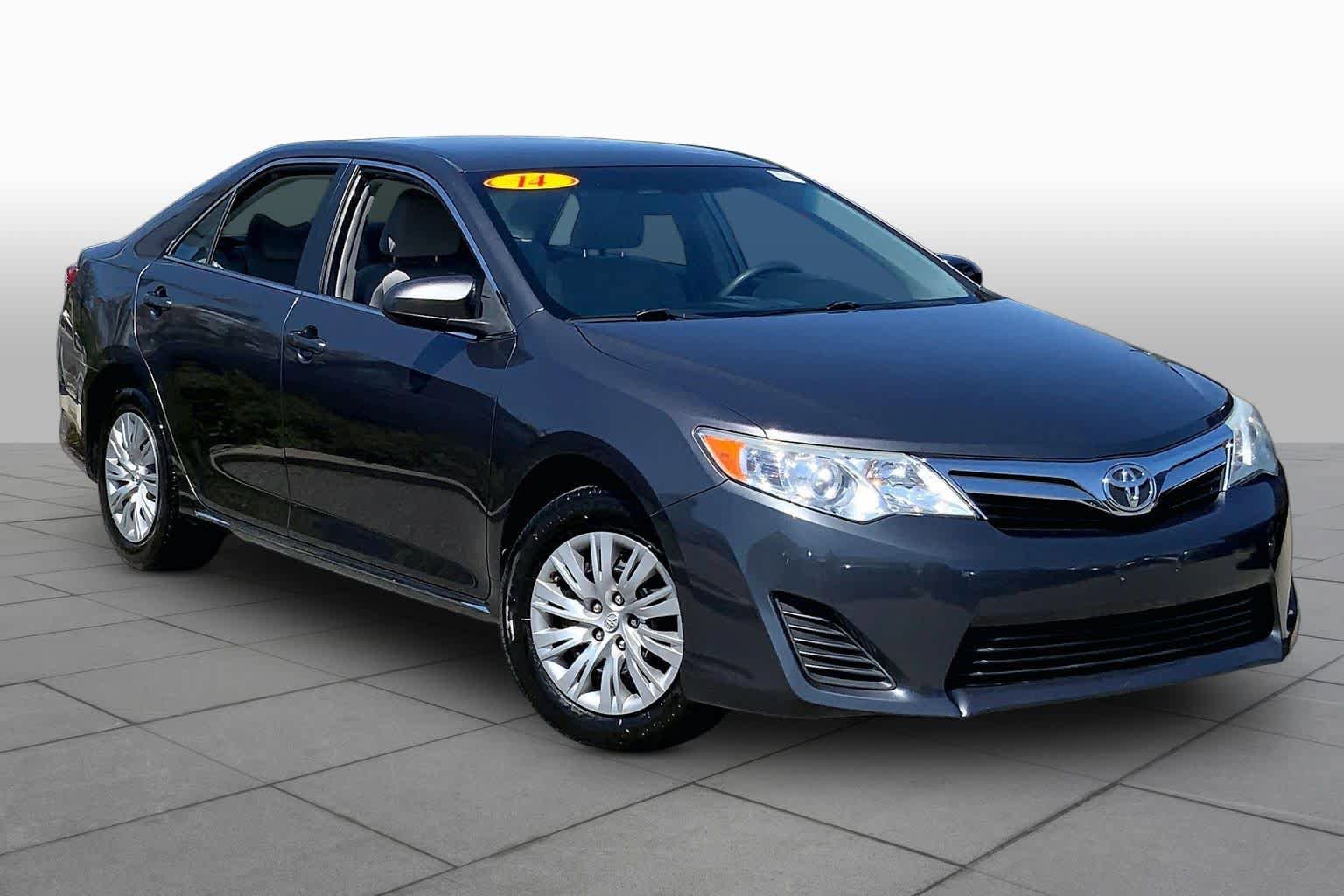 Used 2014 Toyota Camry LE FWD image 2