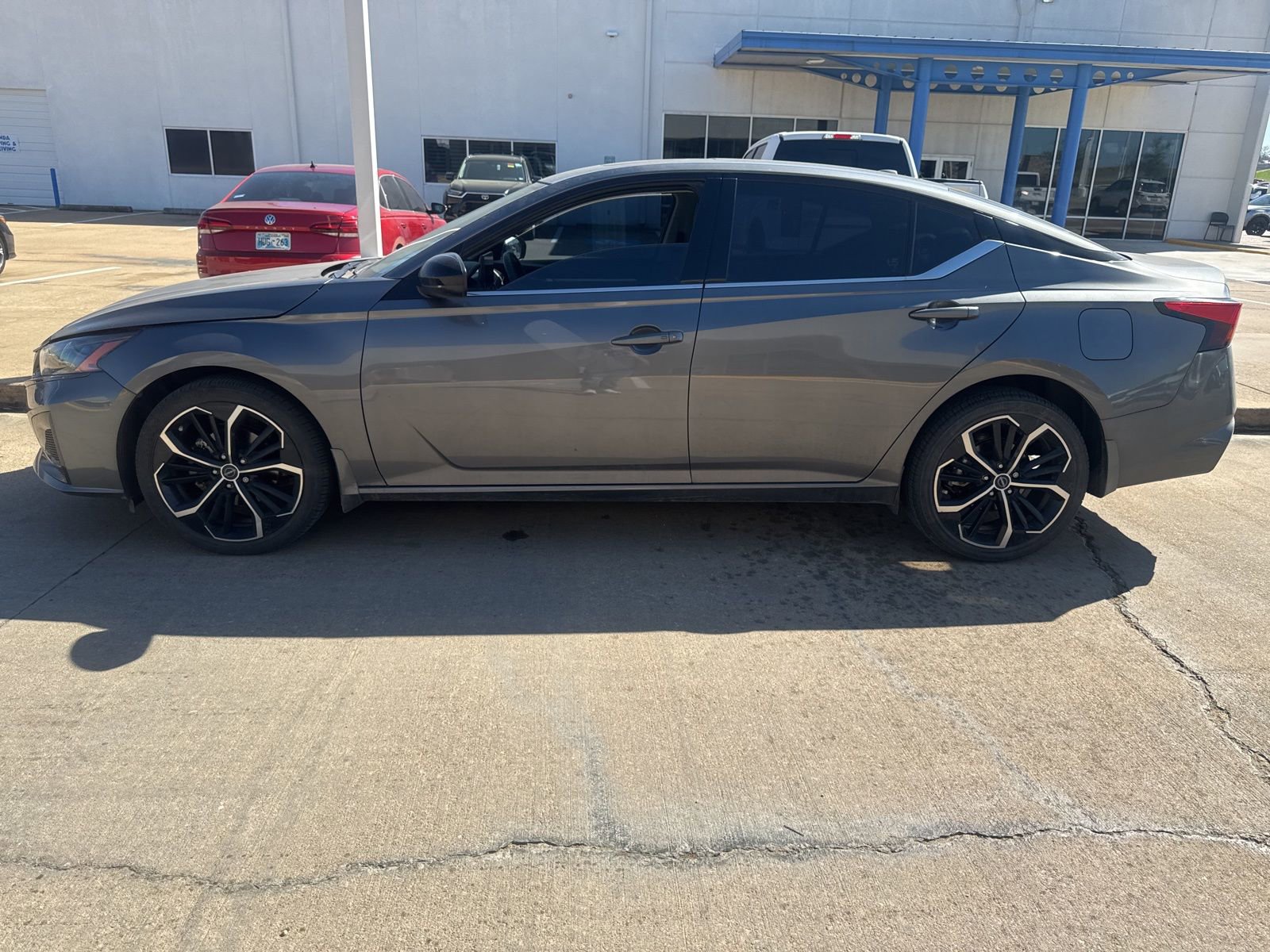 Used 2024 Nissan Altima 2.5 SR w/ SR Premium Package image 2