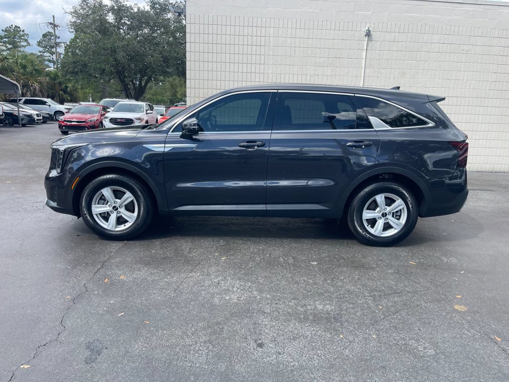 Used 2026 Kia Sorento LX FWD image 2