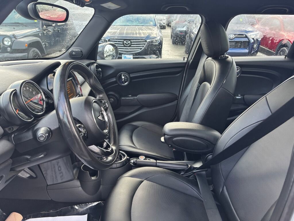Used 2016 MINI Cooper 4-Door Hardtop image 14