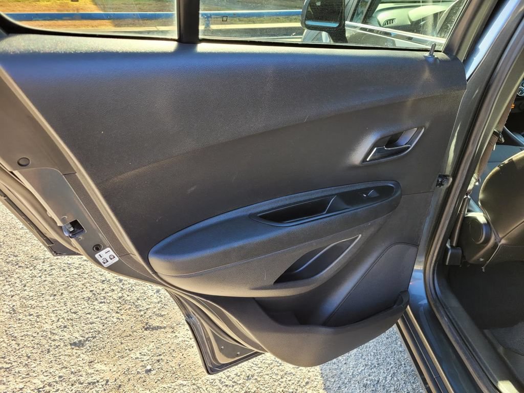 Used 2019 Chevrolet Trax LT w/ LT Convenience Package FWD image 15