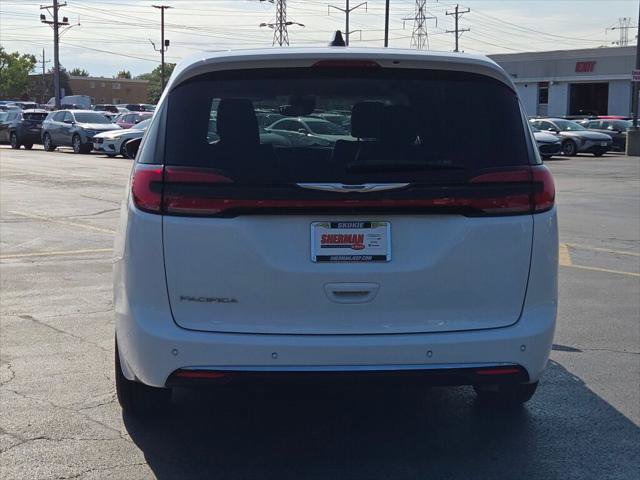 Certified 2023 Chrysler Pacifica Touring-L FWD image 15