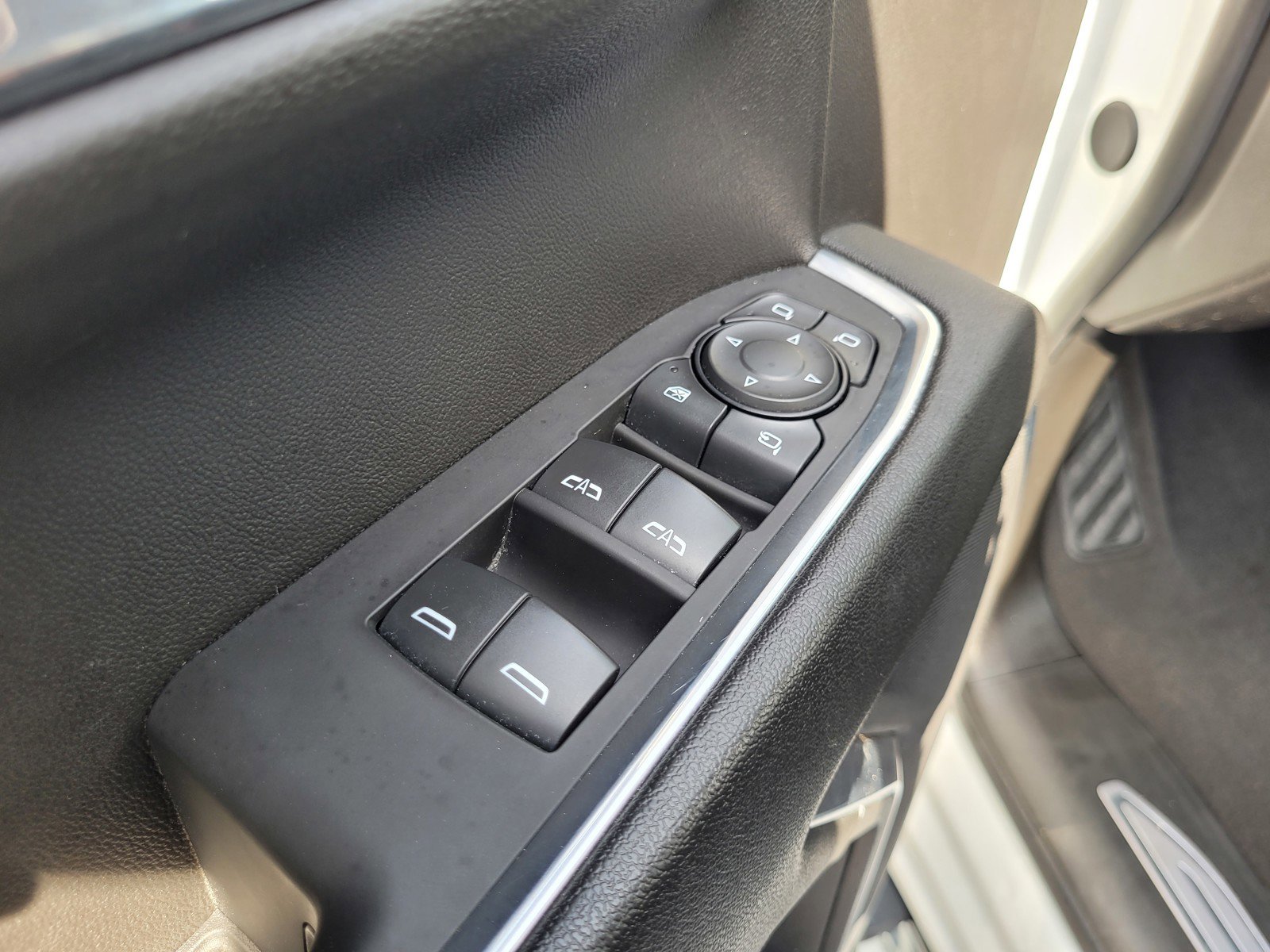 Used 2024 GMC Sierra 1500 SLT image 25