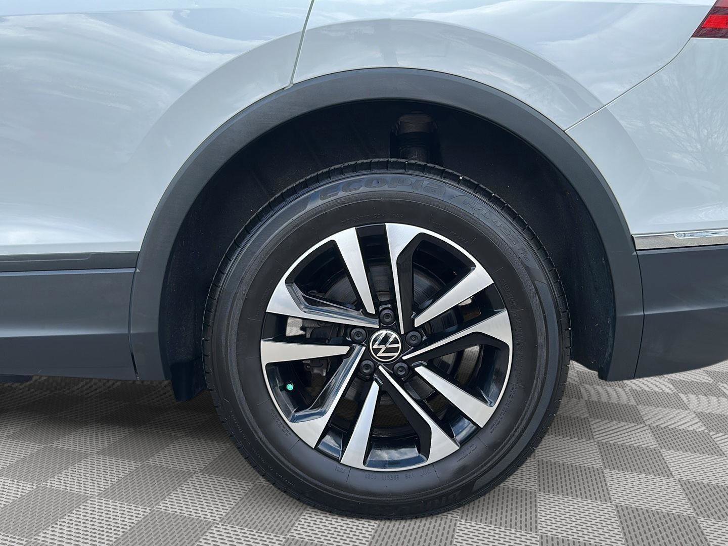 Used 2024 Volkswagen Tiguan S AWD/4WD image 9