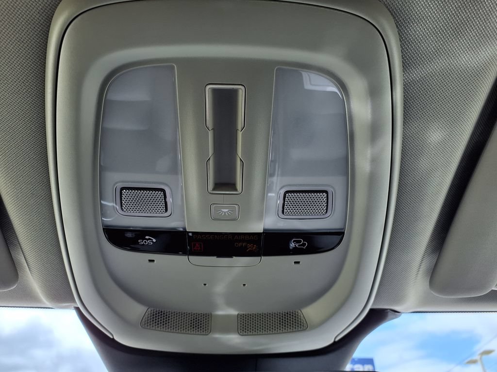 Certified 2025 Volvo XC60 B5 Plus AWD/4WD image 26