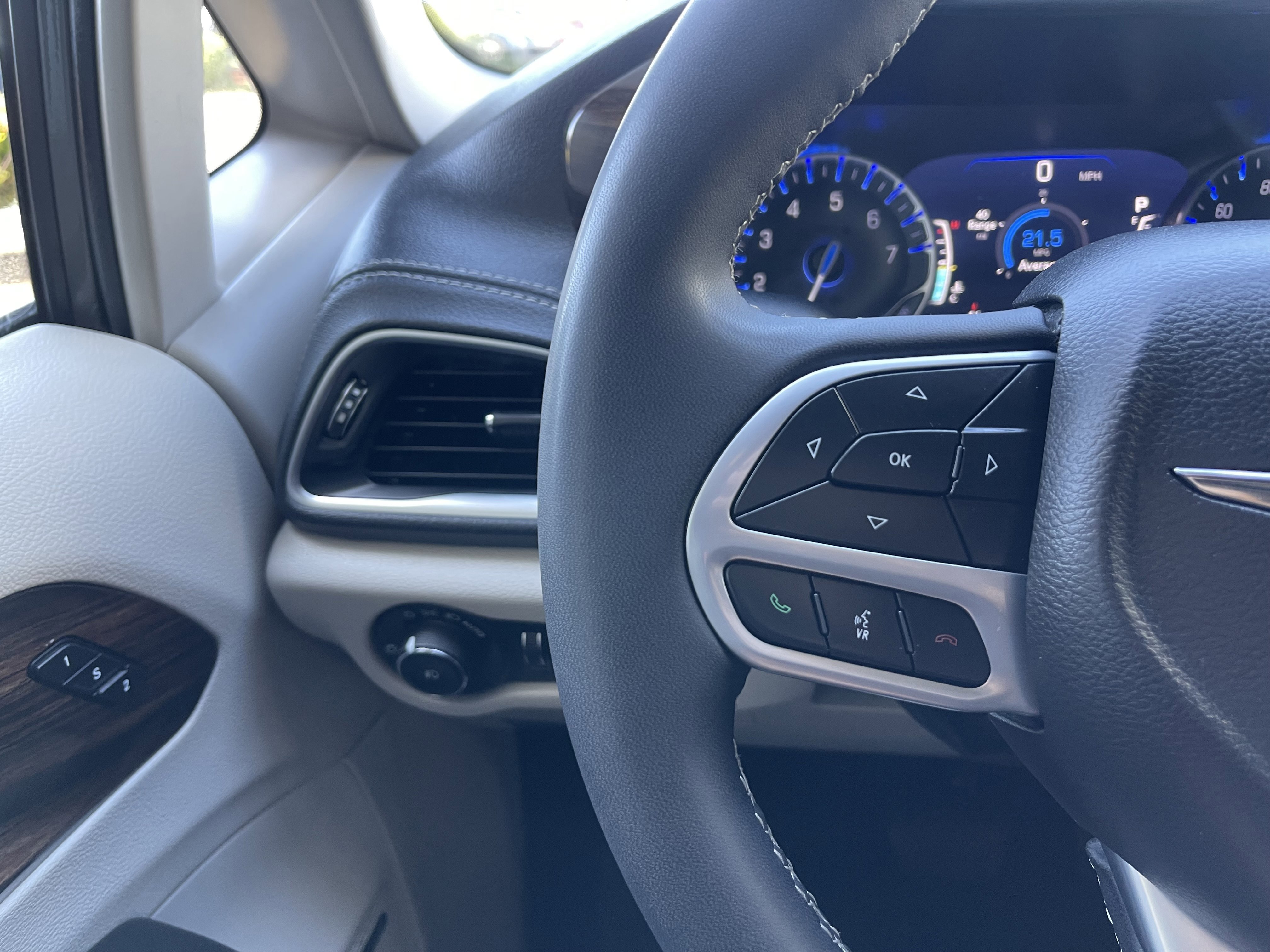 Used 2022 Chrysler Pacifica Limited FWD image 35