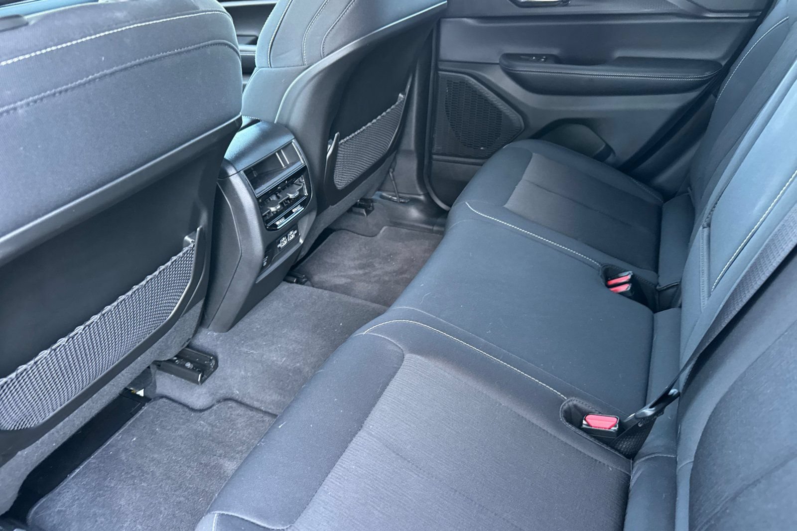 Used 2025 Jeep Grand Cherokee Laredo X w/ Luxury Tech Group I RWD image 14