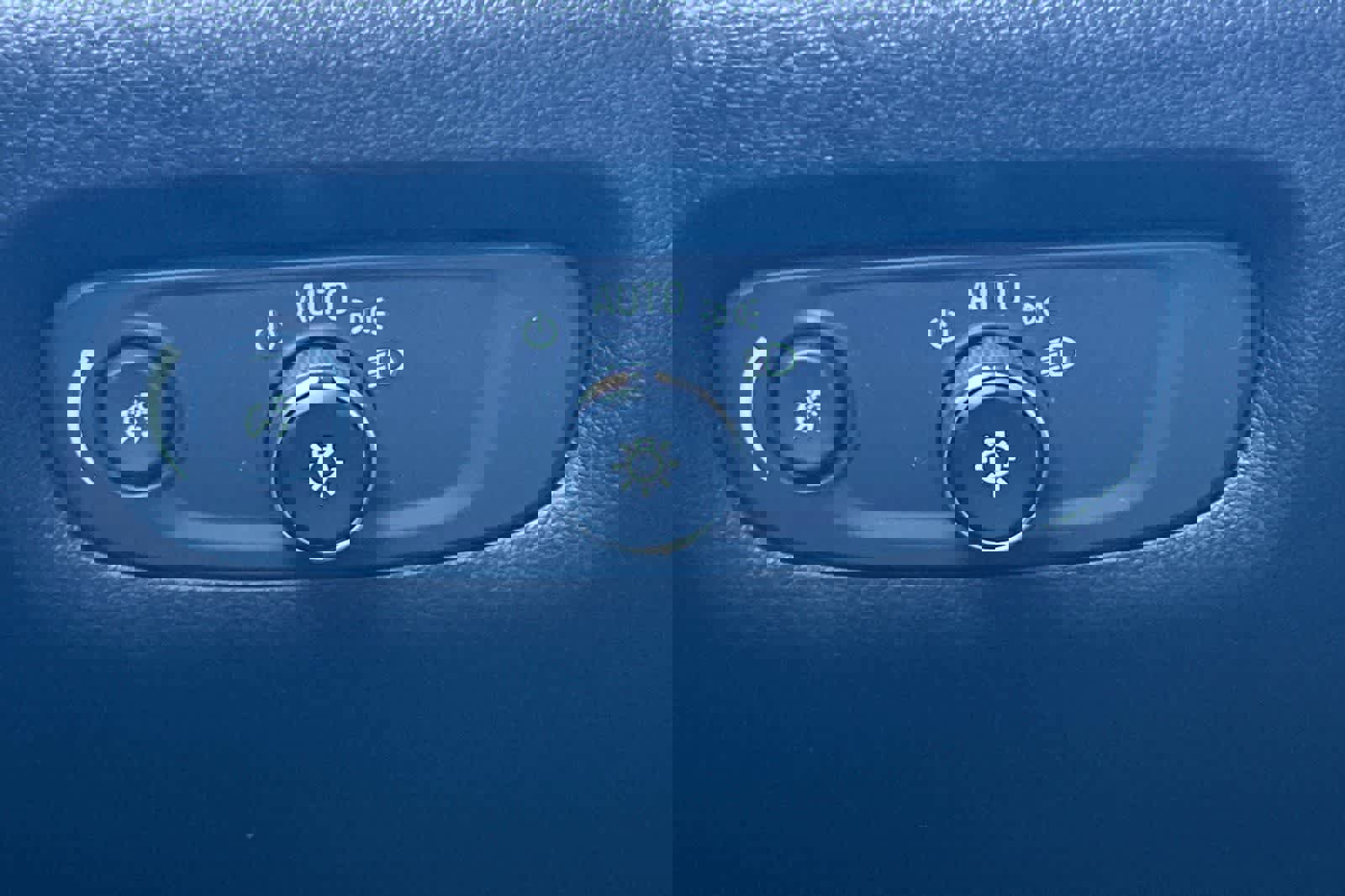 Used 2023 Chevrolet Traverse High Country image 32