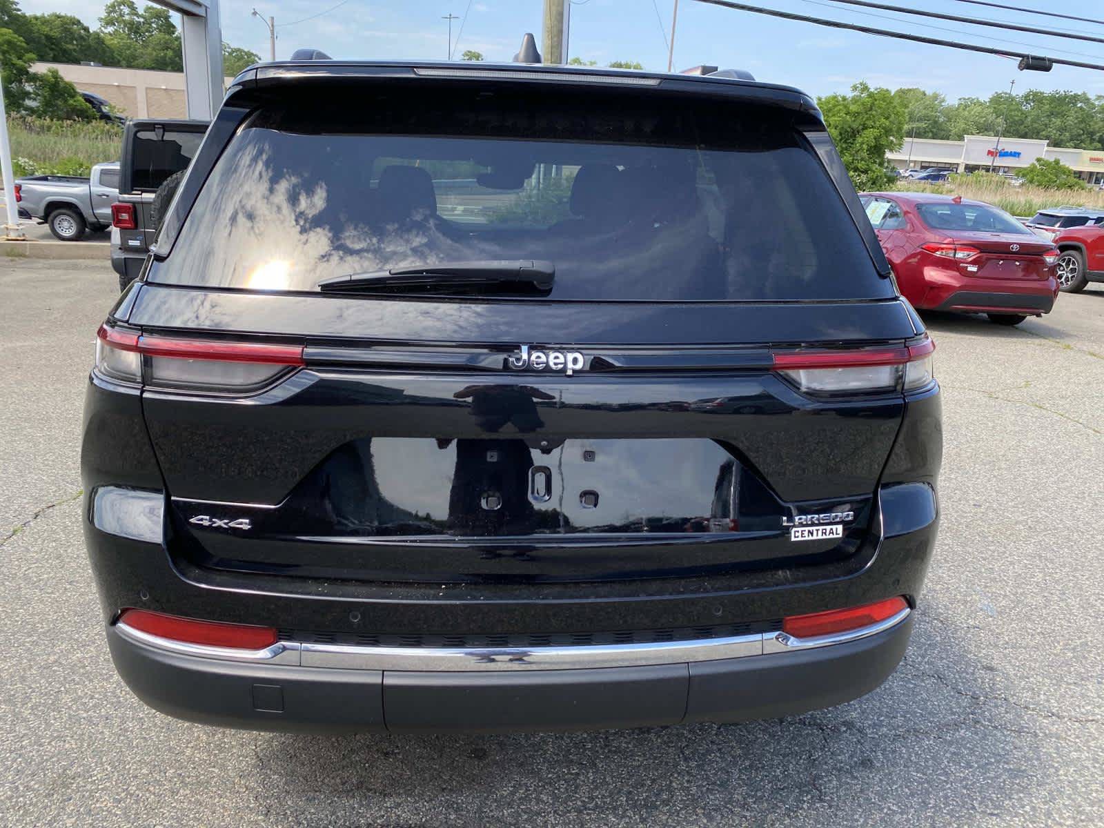 Certified 2023 Jeep Grand Cherokee Laredo w/ Luxury Tech Group I AWD/4WD image 4