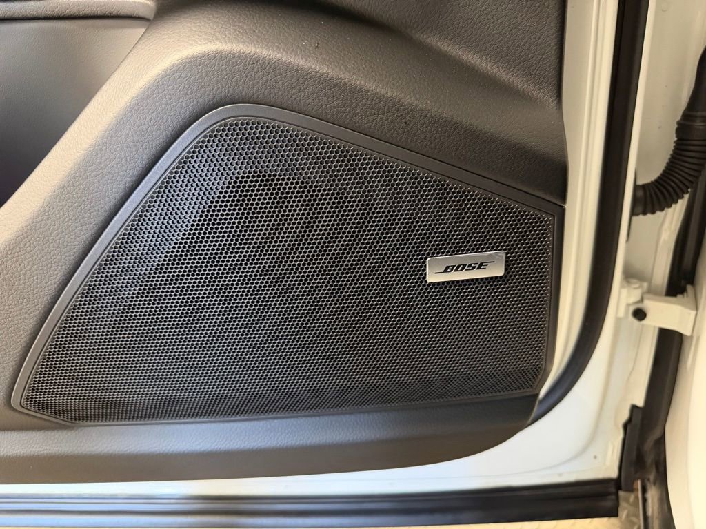 Certified 2023 Porsche Cayenne Platinum Edition image 9